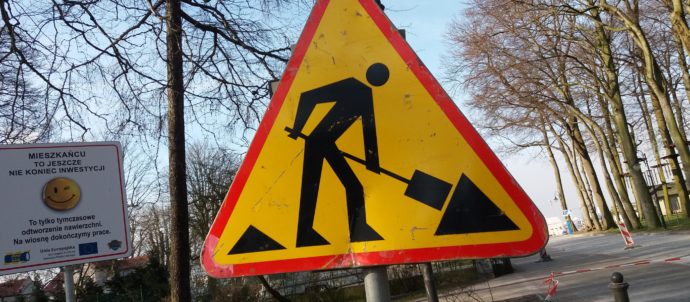 roboty-drogowe-znak