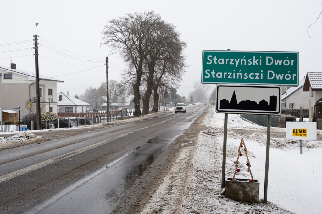 starzynski dwor - chodnik